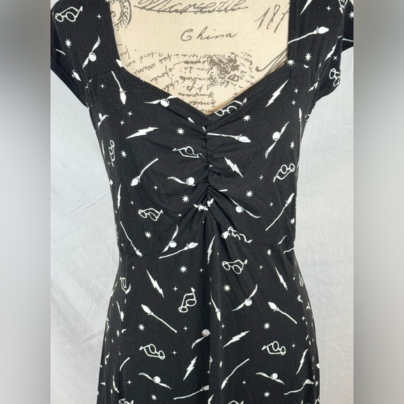 NWT Hot Topic Warner Brothers Harry Potter icons toss dress size 5X - Picture 6 of 11